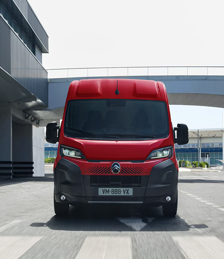 imgi_58_Jumper-herobanner-750x936